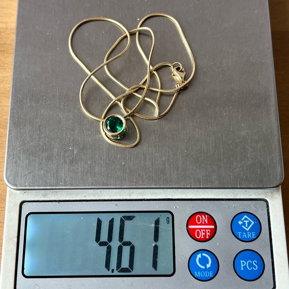 VINTAGE 14K YELLOW GOLD SYNTHETIC EMERALD SOLITAIRE PENDANT SNAKE CHAIN NECKLACE - Picture 7 of 16